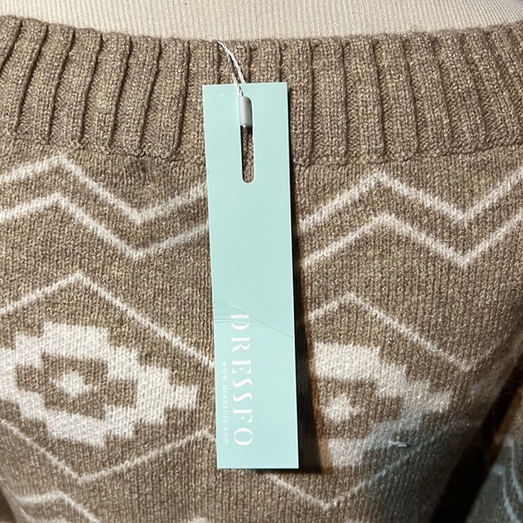 Brand New Woman’s Sweater - Picture 5 of 6